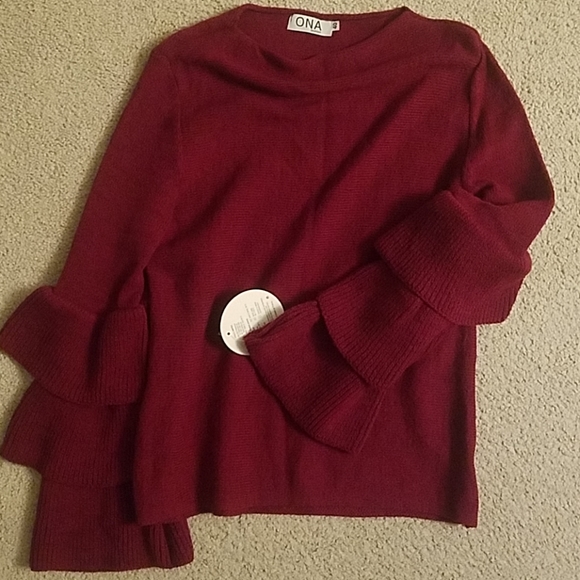 Cherry red sweater with puffy sleeves - Picture 3 of 3